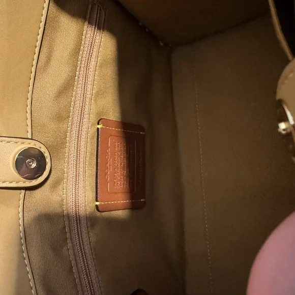 Coach - Picture 6 of 8